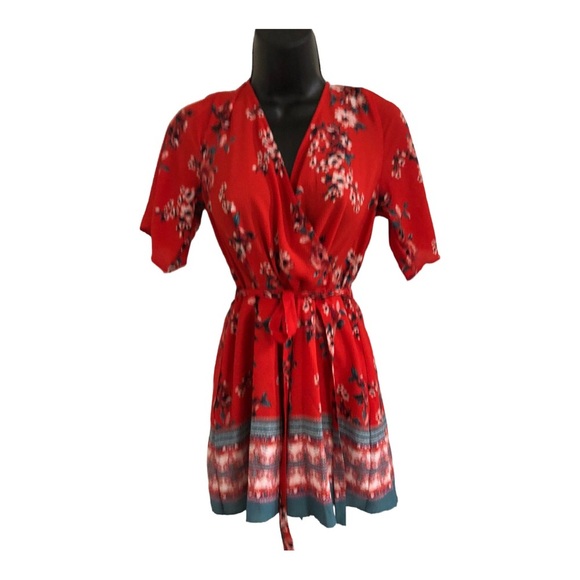 Trixxi red floral wrap front open back cutout belted short romper size medium - Picture 11 of 15